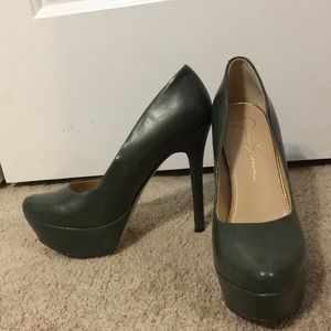 Jessica Simpson platform high heels olive green
